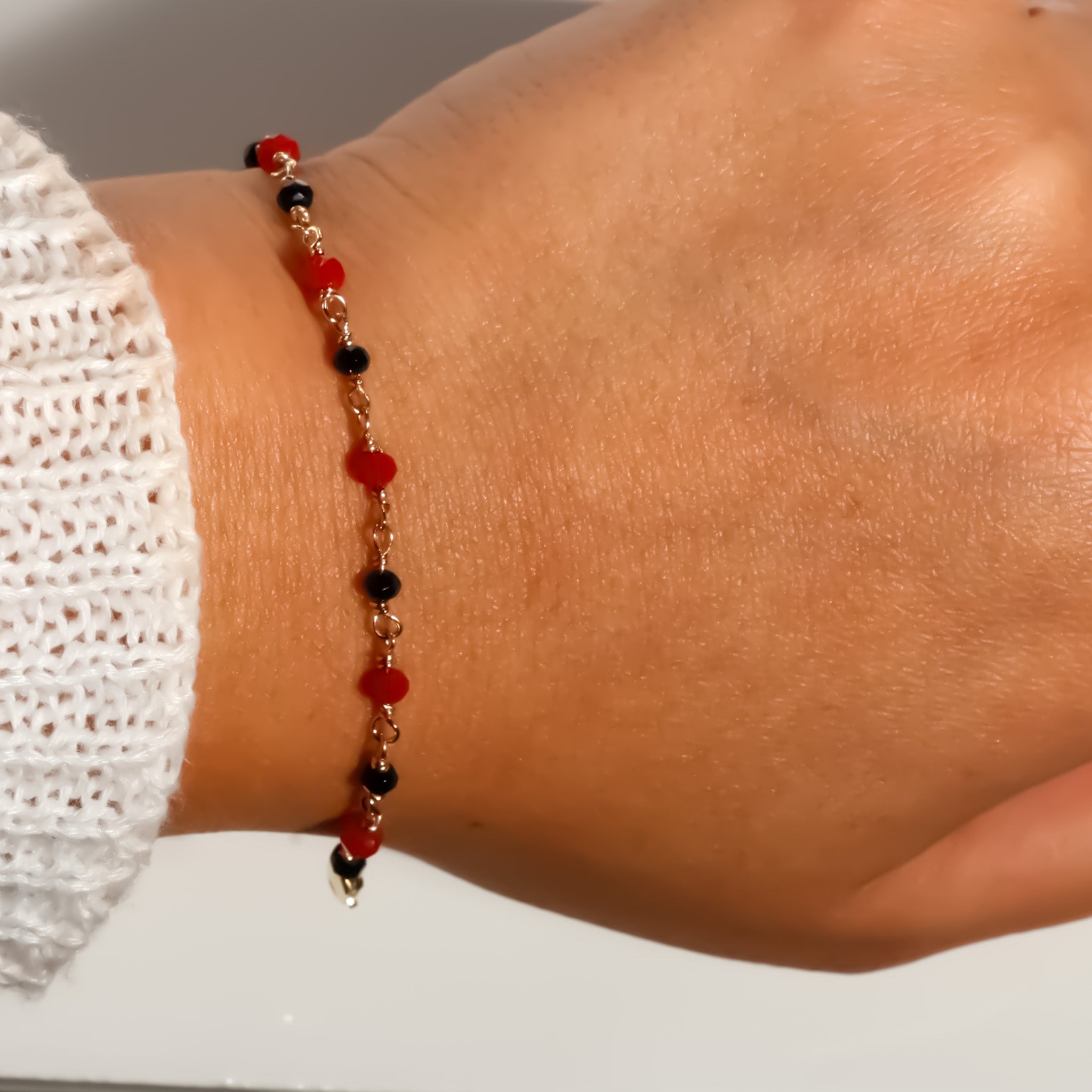 Black stone bracelet in gold hotsell