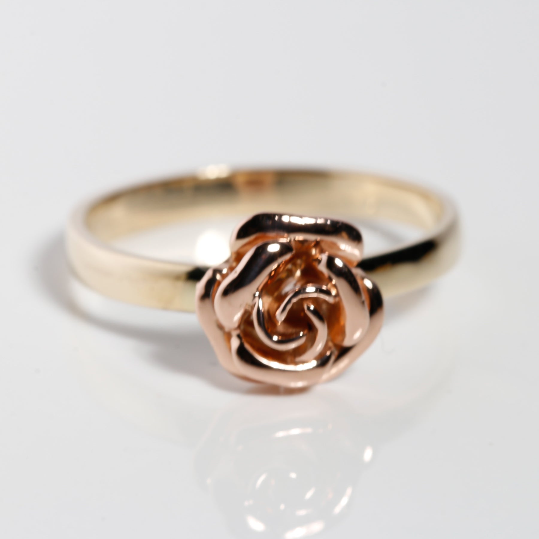 14K solid gold two-tone ring with rose gold flower center